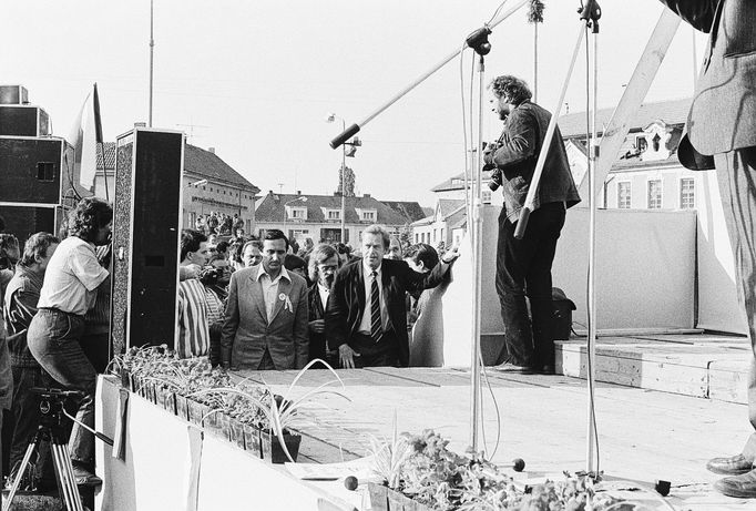 Unikátní fotografie ze zákulisí Václava Havla z období Sametové revoluce. Období mezi léty 1989-90.