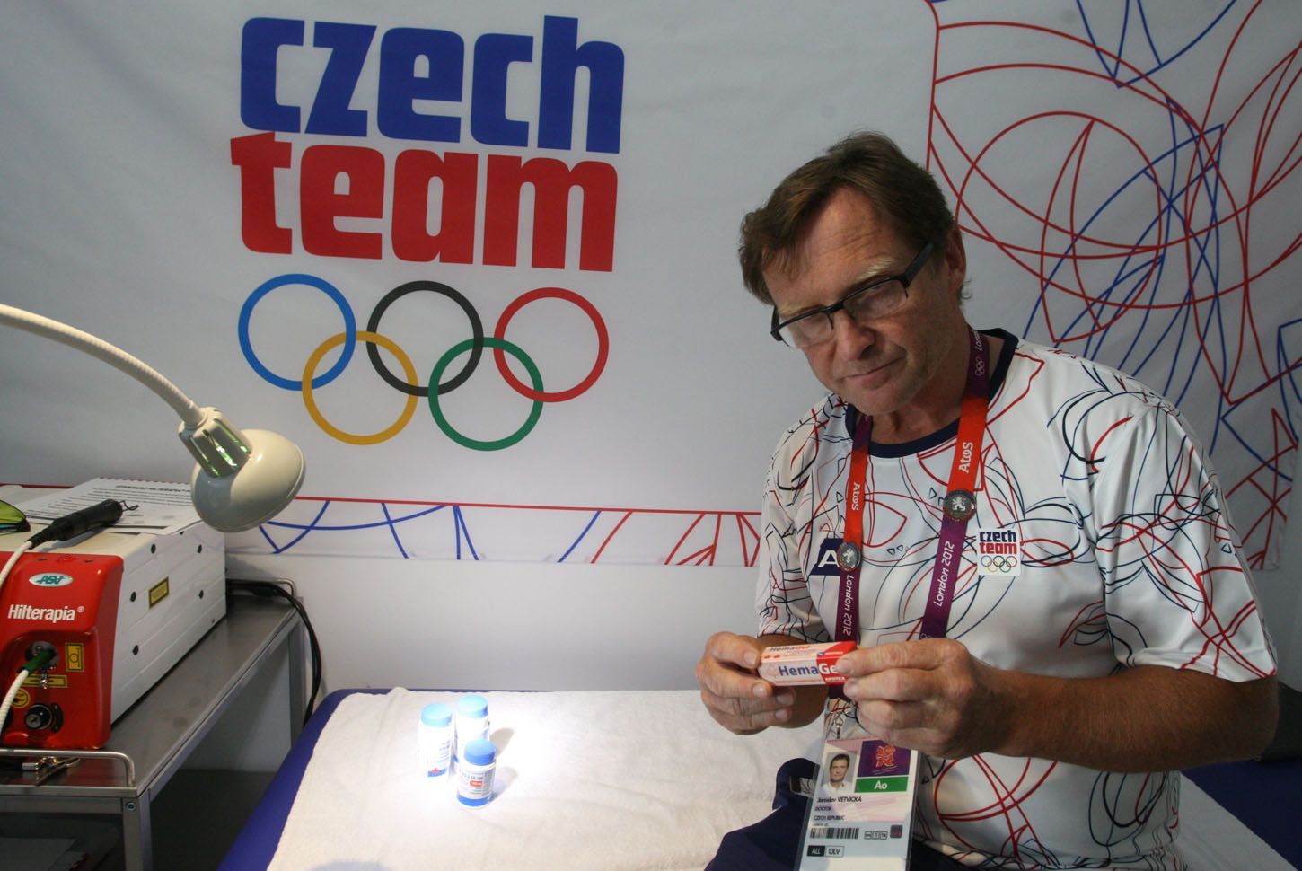 Šéflékař české olympijské výpravy Jaroslav Větvička den před Olympijskými hrami 2012 v Londýně.