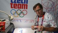Šéflékař české olympijské výpravy Jaroslav Větvička den před Olympijskými hrami 2012 v Londýně. Jeho hlavní starostí je zdraví všech členů české výpravy.