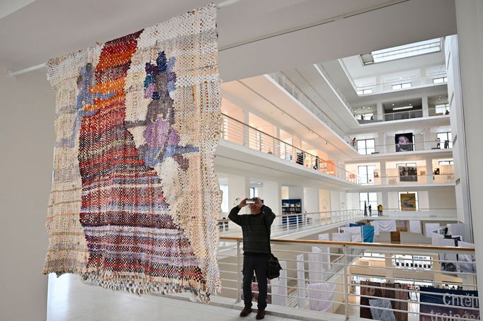 Na ochozu vznikl takzvaný Ateliér tvorby a laboratoř asociativního snění.