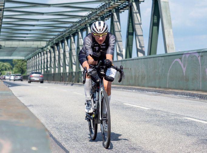 Ultracyklista Daniel Polman na Race Across Germany.