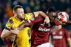 Sparta - Inter 0:1. Hosté ostřelují branku Sparty, Vindahl se činí