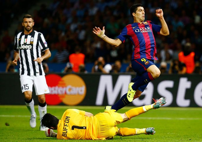 Finále LM, Barcelona-Juventus: Luis Suárez - Gianluigi Buffon