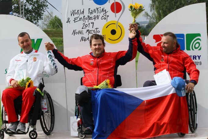 Česká republika měla na stupních vítězů kategorie W1 dvojnásobné zastoupení. Zlato získal David Drahonínský a bronz Karel Davídek.