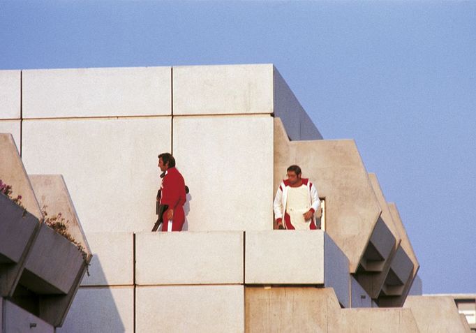 popis: AA328105_.jpg 1972-01-09 00:00:00 09.01.1972 Special forces in position during the hostage-taking of the Israeli athletes. Munich, Olympic Games, 1972. (Photo by Guido Cegani;Mario De Biasi;Sergio Del Grande;Giorgio Lotti;Walter Mori;Giuseppe Pino/Mondadori Portfolio via Getty Images)