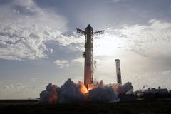 Kosmická loď Starship odstartovala z Texasu, pak podle plánu dopadla do oceánu