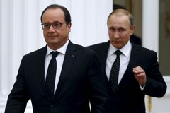 Živě: Zničit teroristy z Islámského státu. To je společný cíl Ruska a Francie, řekl Putin