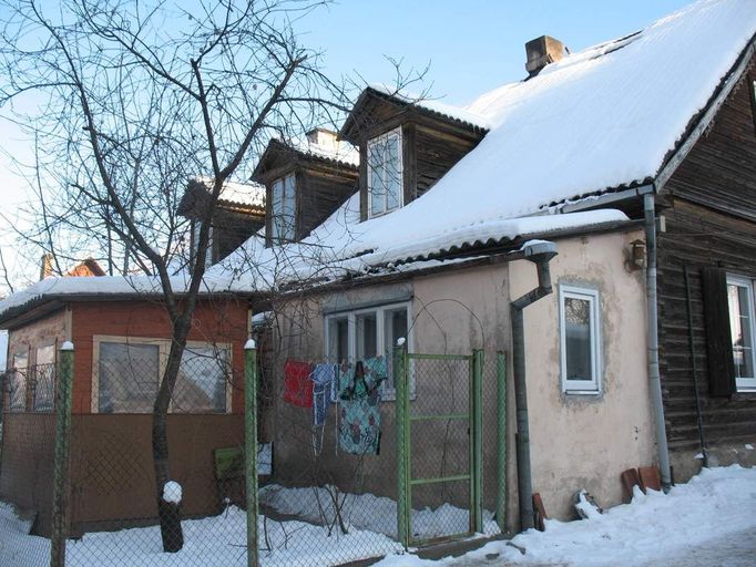 Obchodní věžáky ale nejsou vše, co ve Vilniusu uvidíte. Tato fotografie nepochází z litevského venkova, ušli jsme pouze zhruba sto metrů. Vítejte v Šanghaji!