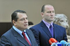 Paroubek a Šlégr odcházejí z ČSSD, mandátu se nevzdají