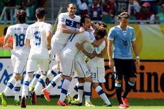 Itálii vyhrála bitvu o bronz. Uruguayce vychytal Buffon