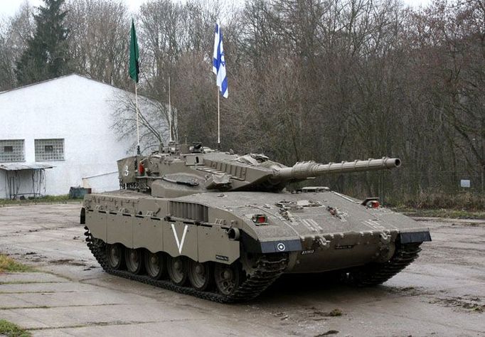 Merkavu, nejobávanější tank blízkého východu, daroval Izrael do zahraničí poprvé. Do Česka se šedesátitunový kolos dostal po vodě z Německa.