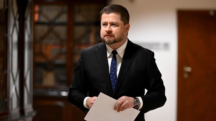 Šéf ČNB kupuje z eráru posilovnu. Nedávno přitom káral vládu, že zbytečně utrácí; Zdroj foto: ČTK