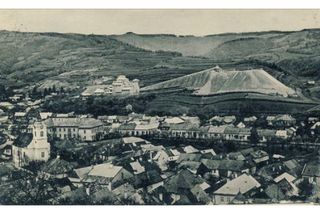 Panoramatický pohled na Dobšinou (Dobschau), významné hornické město na středním Slovensku mezi dvěma světovými válkami s německou a slovenskou populací.