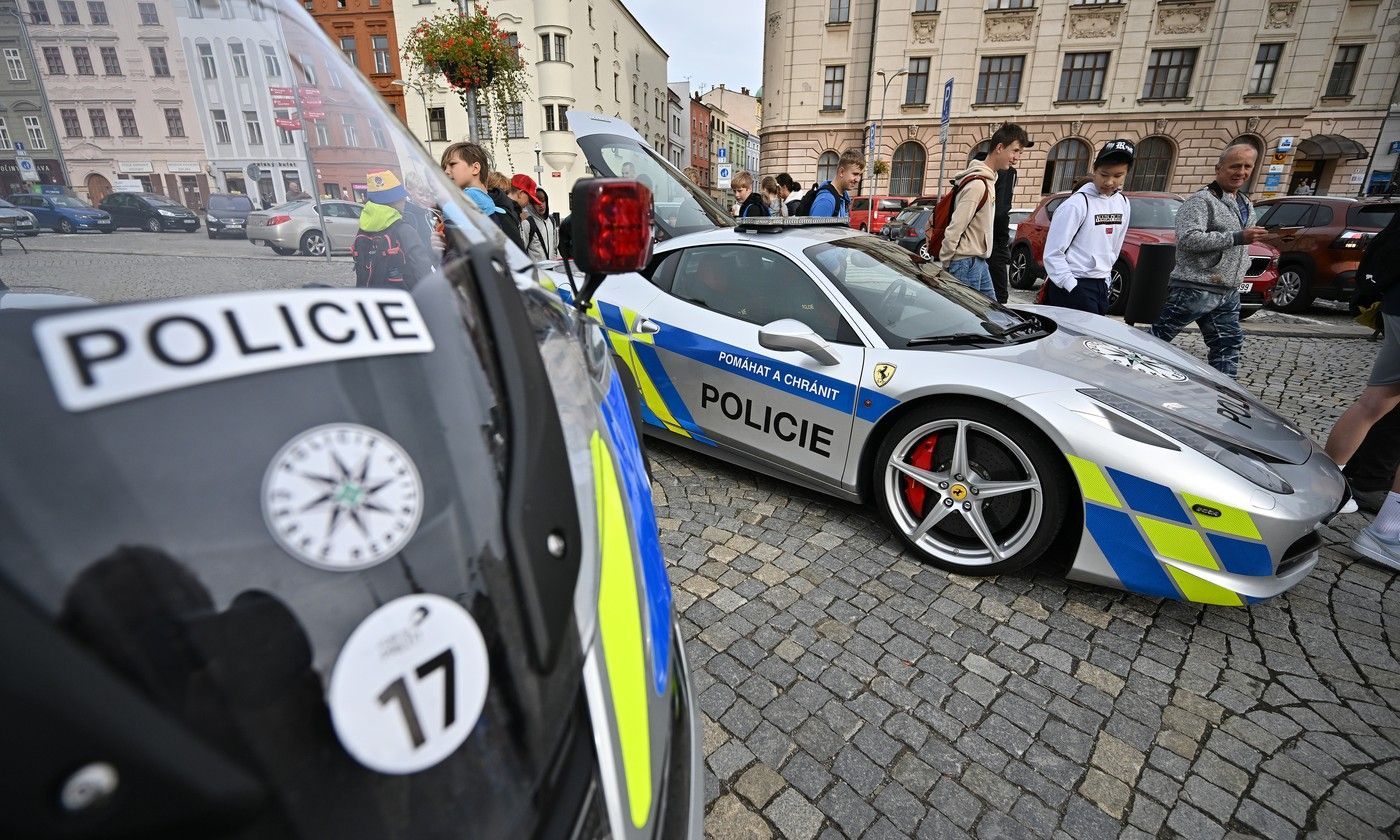 policejní Ferrari