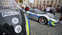 policejní Ferrari