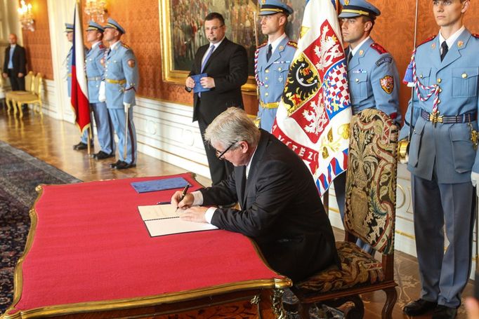 Prezident Miloš Zeman jmenoval premiérem Jiřího Rusnoka