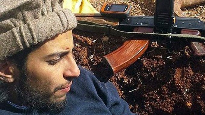 Údajný strůjce pařížských atentátů Abdelhamíd Abaaoud se stal nejhledanějším teroristou současnosti. Jak se z bezproblémového dítěte stal fanatický džihádista?