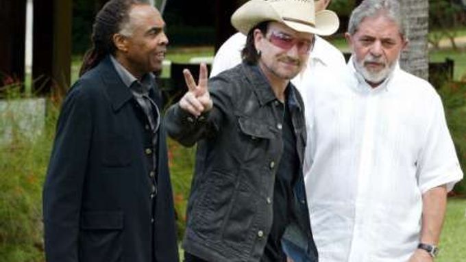 Schůzka mezi koncerty. Bono z U2 jednal během tour po Latinské Americe s prezidentem Brazílie Luizem Lulo da Silvou (vpravo).