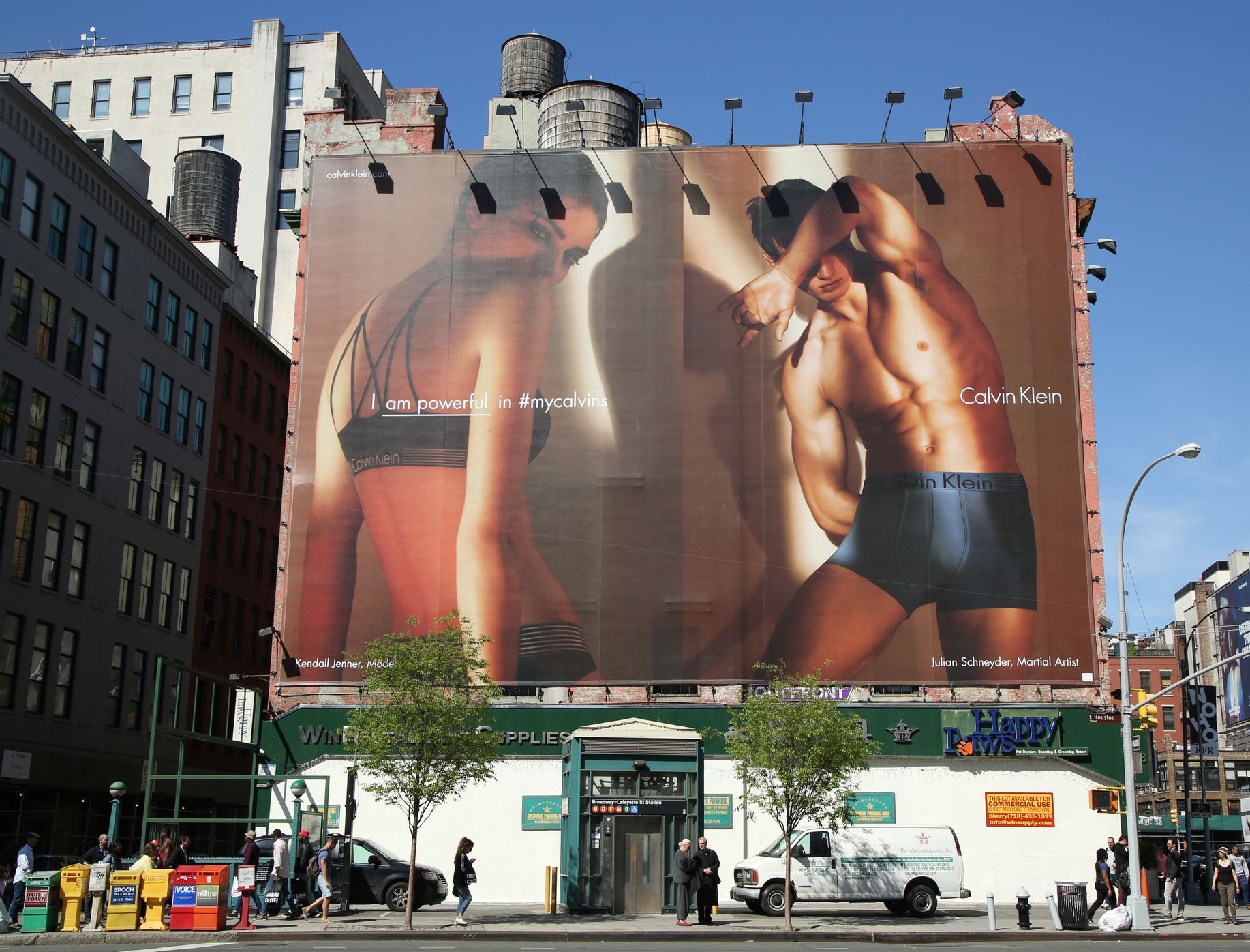 Calvin Klein billboard, žena