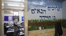 Ultra-Orthodox Jewish youths take part in a lesson at a boys school in Jerusalem's Mea Shearim neighbourhood May 24, 2012. The ultra-Orthodox Jews have gone from being a tiny minority in Israel's mostly secular society to its fastest-growing sector, now about 10 percent of the 7.8 million population. They are exempt from military duty in Israel but draft deferments and state subsidies for the ultra-Orthodox have become a divisive political issue in Israel, where the government must decide a new law by August to ensure more of them do military service. Picture taken May 24, 2012. REUTERS/Ronen Zvulun (JERUSALEM - Tags: RELIGION POLITICS EDUCATION MILITARY) ATTENTION EDITORS - PICTURE 11 OF 21 FOR PACKAGE "ISRAEL'S ULTRA-ORTHODOX". SEARCH "ULTRA-ORTHODOX" FOR ALL PICTURES Published: Čec. 6, 2012, 10:02 dop.