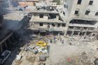 V Idlibu ustalo bombardování, tisíce lidí se začaly vracet do svých zničených domovů