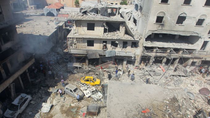 Následky bombardování v Idlibu.