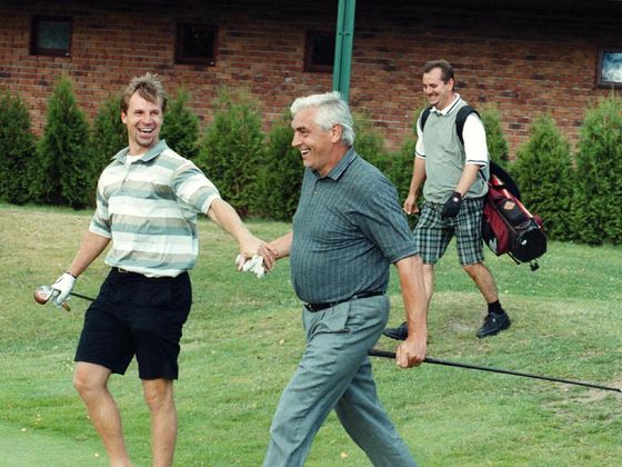 Ivan Hlinka v létě 2001 na golfu s Petrem Svobodou.