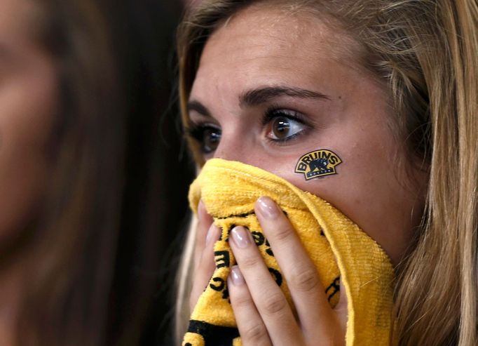 Šesté finále Stanley Cupu - Boston Bruins vs. Chicago Blackhawks (fanynka Bostonu)