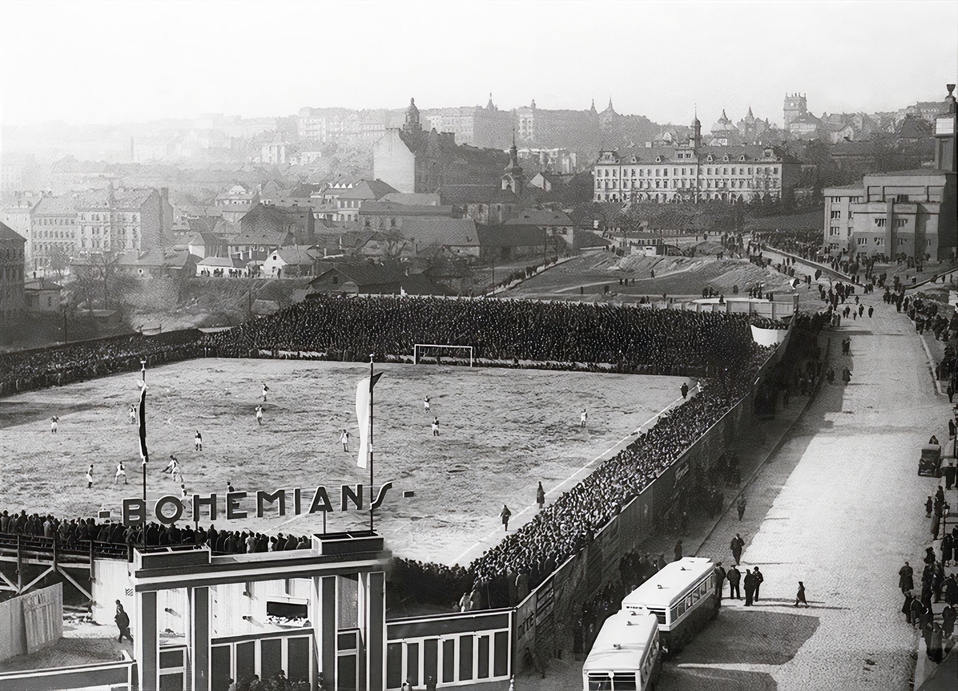 Fotogalerie / Před 90 lety byl otevřen fotbalový stadion Ďolíček klubu Bohemians 1905