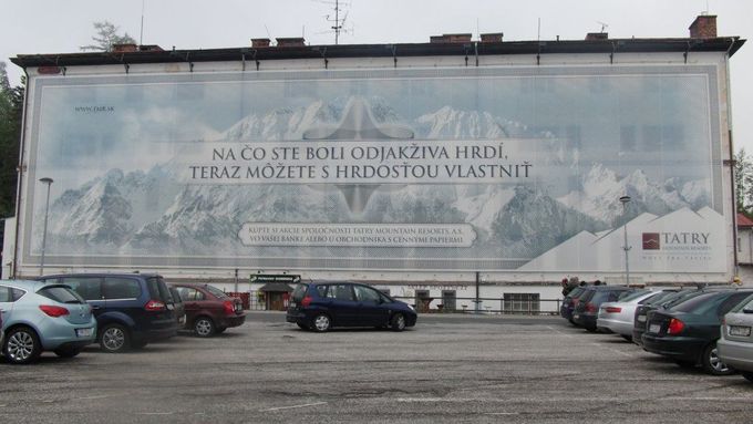 Reklama na Tatry Mountain Resorts: cca 12 metrů dlouhý billboard ve Štrbském plese