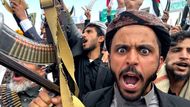 Saná, Jemen: demonstrant v davu příznivců Húsiů dává najevo své rozhořčení během protestu na podporu Palestinců.