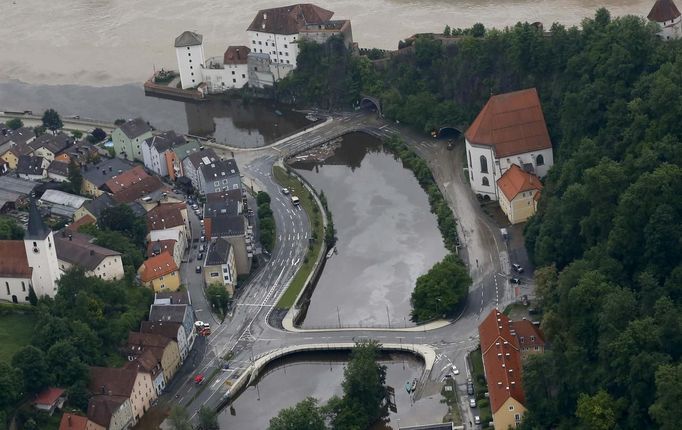 K tíži povodňové katastrofy v Pasově ještě přidal fakt, že rozvodněná řeka Inn byla silně kontaminovaná olejovými látkami.