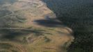 An aerial view of a portion of the Xingu National Park that is deforested from agriculture and logging is seen in Mato Grosso State, May 9, 2012. In August the Yawalapiti tribe will hold the Quarup, which is a ritual held over several days to honour in death a person of great importance to them. This year the Quarup will be honouring two people - a Yawalapiti Indian who they consider a great leader, and Darcy Ribeiro, a well-known author, anthropologist and politician known for focusing on the relationship between native peoples and education in Brazil. Picture taken May 9, 2012. REUTERS/Ueslei Marcelino (BRAZIL - Tags: SOCIETY ENVIRONMENT) ATTENTION EDITORS - PICTURE 27 OF 28 FOR PACKAGE 'LIFE WITH THE YAWALAPITI TRIBE' Published: Kvě. 15, 2012, 5:12 odp.