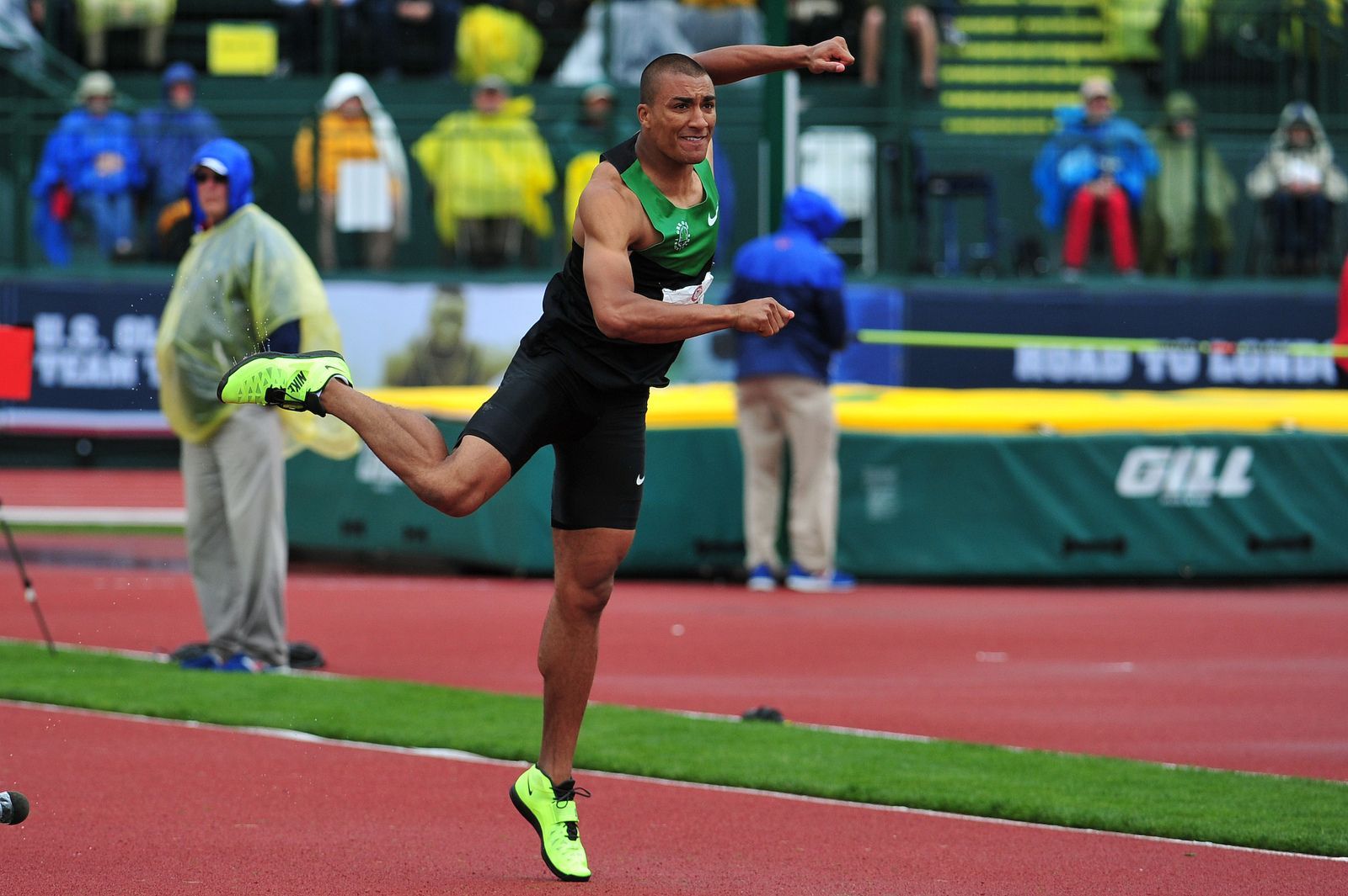 Americký desetibojař Ashton Eaton při závodě v americkém Eugene v roce 2012