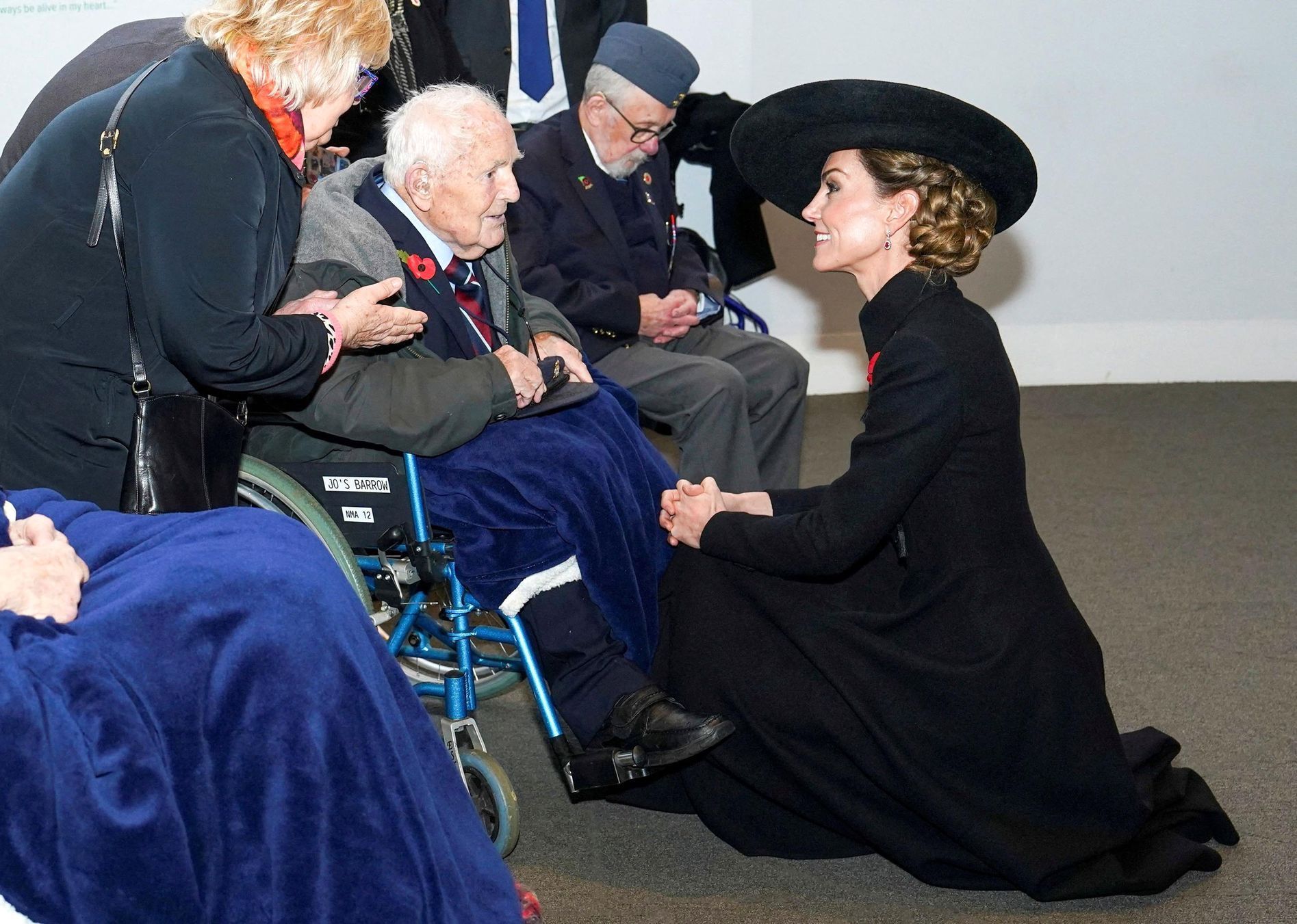 Velká Británie, den vzpomínek, váleční veteráni, Kate, Camilla, královská rodina