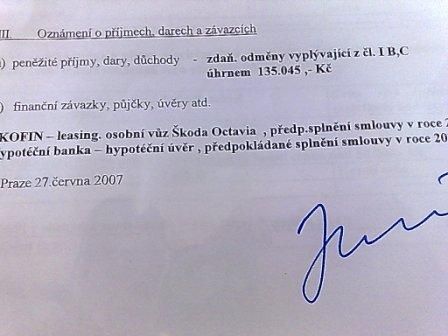 Šéf poslaneckého klubu Michal Hašek si vzal hypotéku u Hypotéční banky. Kolik si vypůjčil už ale nenapsal. "Je to dobrovolné přiznání a já jsem zvolil takovýto rozsah," vysvětlil Hašek.