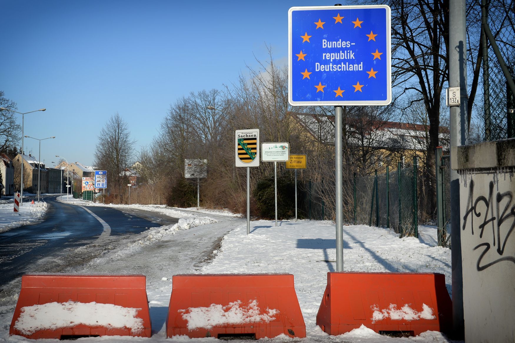 Zavřená česko-německá hranice nedaleko saské Žitavy.