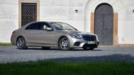 Mercedes S 560 e je plug-in hybridní verzí nejluxusnějšího vozu v nabídce Mercedesu.