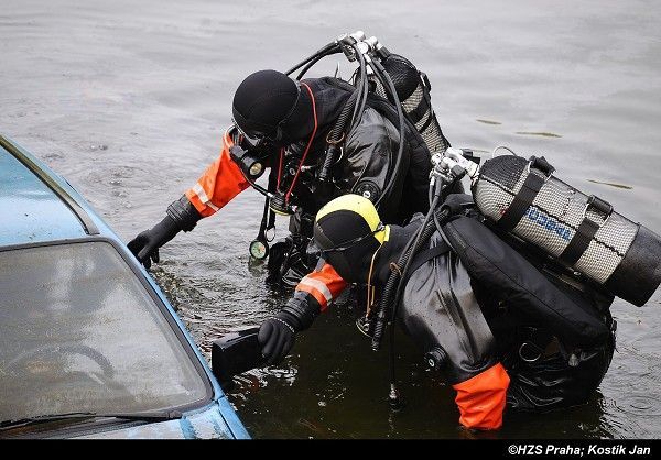 Utopený automobil