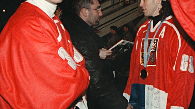 Dominik Hašek a Jaromír Jágr na archivní fotografii z Nagana 1998.