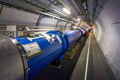 CERN odstavil urychlovač, jenž má vyrobit Higgsův boson
