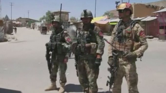 Afghánská armáda podporovaná Spojenými státy tvrdí, že získala po dnech tvrdých bojů s bojovníky Tálibánu kontrolu nad strategickým městěm Ghazní.