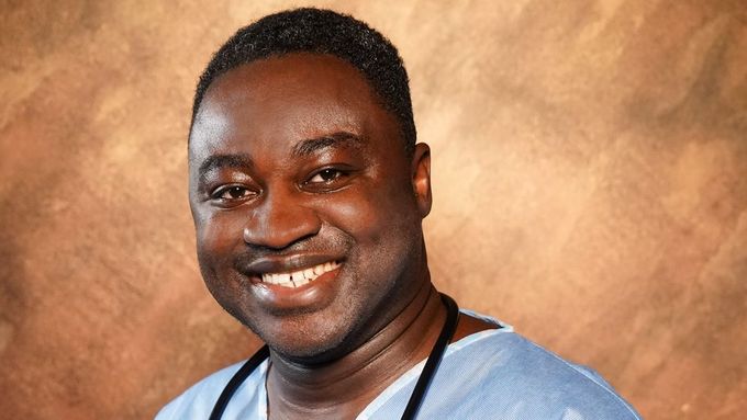 Patrice Baba-Musah působí jako vedoucí gynekologicko-porodnického oddělení v Podolí. Je jedním z nejoblíbenějších lékařů.