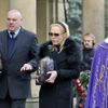 Dagmar Havlová uložila 4. ledna 2012 ostatky prezidenta Havla do jeho rodinné hrobky