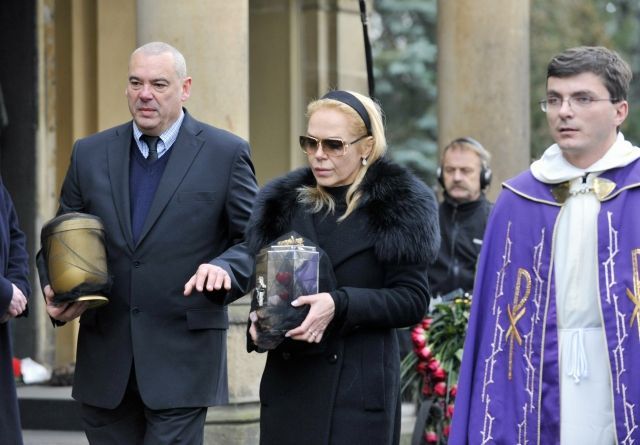 Dagmar Havlová uložila 4. ledna 2012 ostatky prezidenta Havla do jeho rodinné hrobky