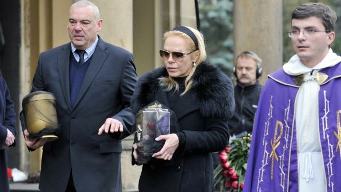 Vdova Dagmar Havlová uložila 4. ledna 2012 ostatky prezidenta Václava Havla do jeho rodinné hrobky na Vinohradském hřbitově v Praze.