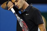 Roger Federer si otírá pot z čela. Melbourne, Austrálie