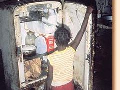 America 1975, empty fridge