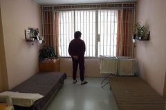 Vězení pro Polednovou: Pět schodů a cela se třemi lůžky