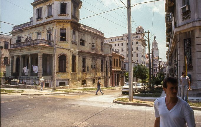 Fotografie Kuby, kterou pořídil Petr Levínský během pobytového zájezdu, jenž organizovala tehdejší Cestovní kancelář mládeže na jaře v roce 1989.